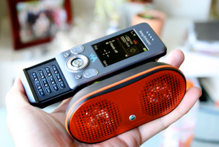 Illustration for article titled Sony Ericsson's Swag Box Arrives at Giz HQ